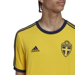 ADIDAS SWEDEN DNA 3STRIPES TEE, T-shirt, Herre, Yellow -Rabatbutik For Sportsudstyr aef7abcf88504d5bbaff86dcc60261e1